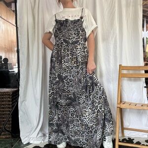 Floral, leopard and tropical print, flowy maxi gown / dress 🤍 🐆 🖤